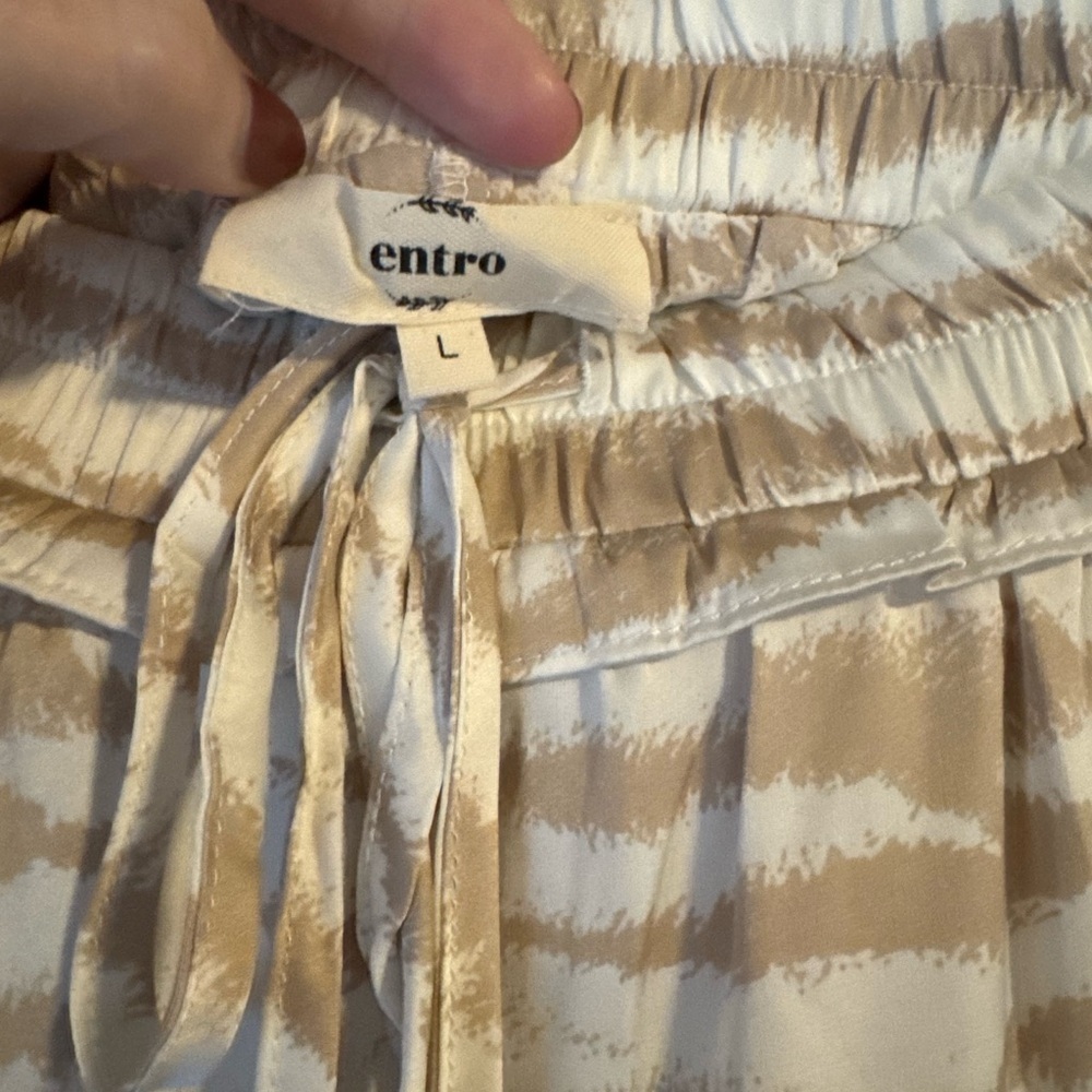Entro Tiered Ruffled Cream and Tan Patterned Skort - Picture 5 of 6